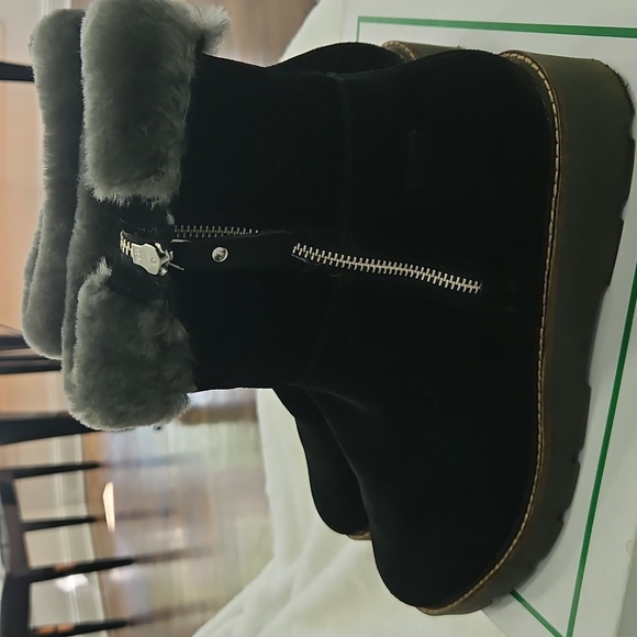 Cougar Black and Gray Winter Suede/Sherling Boots with Faux Fur Sz10 Gabby #1704